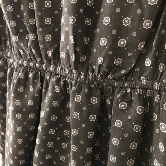 Sleeveless Dress with Tier Details - M - Picture 3 of 8